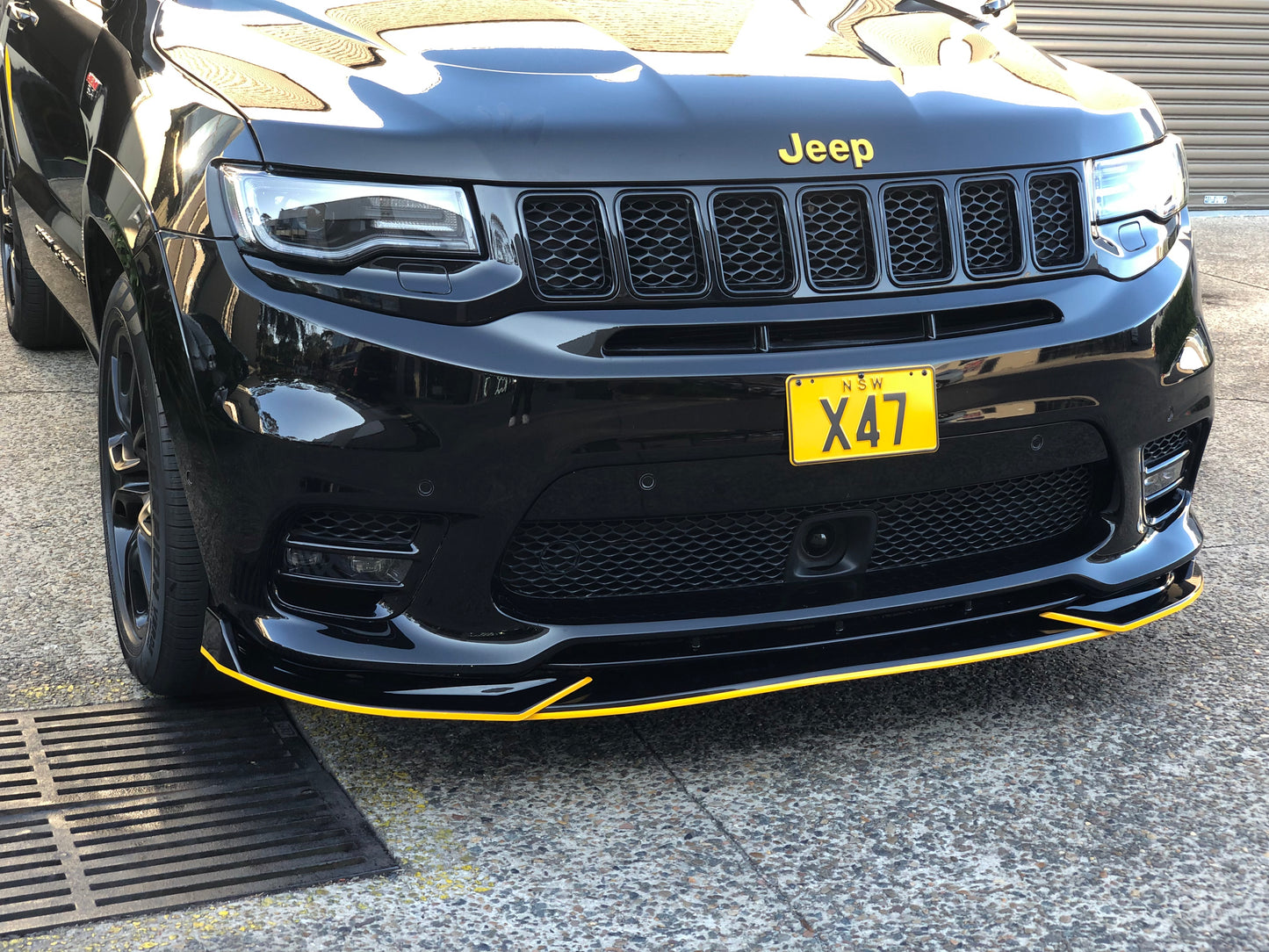 Grand Cherokee SRT Hemi front bumper lip splitter extension spoiler diffuser Bodykit